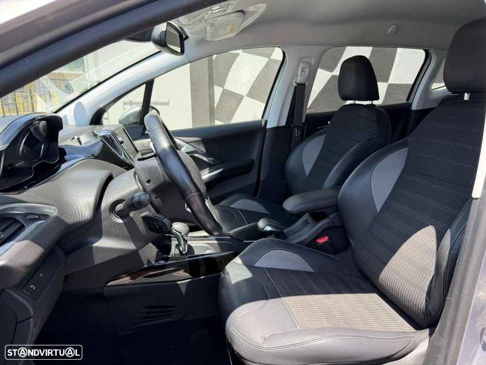Peugeot 2008 1.2 PureTech Allure EAT6 - 4