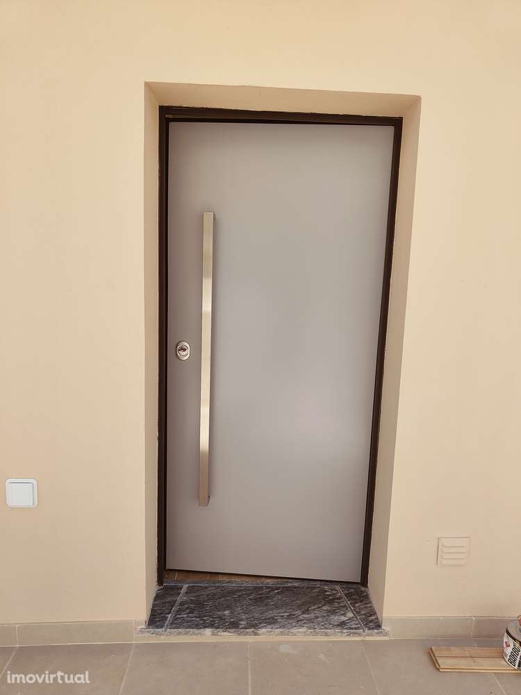 Oferta de 1% do valor de aquisição - Moradia T4 com 1 Suíte - Grande imagem: 4/51