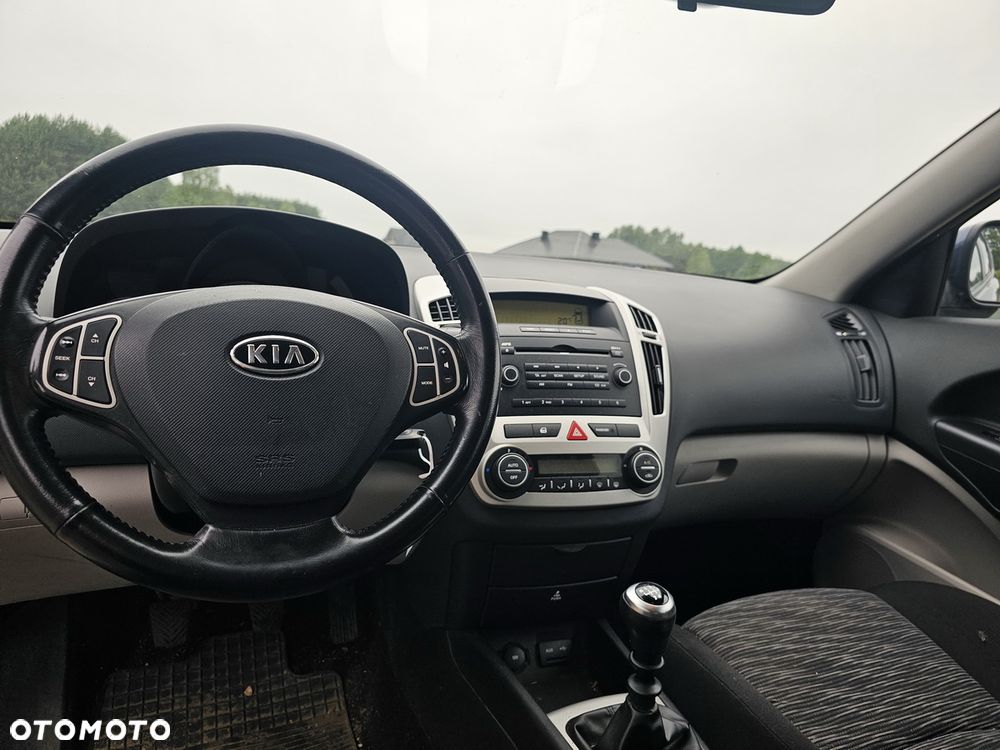 Kia Ceed - 33