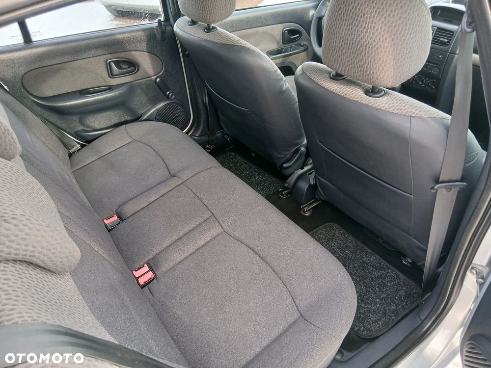 Renault Clio 1.2 16V Confort Dynamique - 25