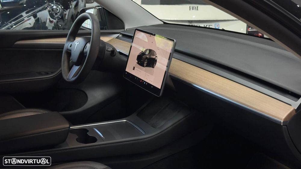 Tesla Model Y Long Range Dual Motor AWD - 29