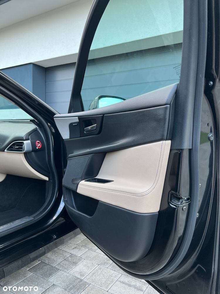 Jaguar XE 2.0 D Prestige - 38