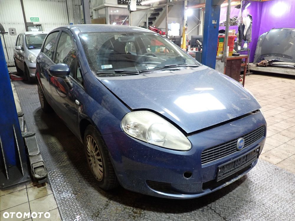 CZĘŚCI - Fiat Grande Punto 1,4 8V 77KM 350A1000 HB 5D lakier 133/B 2007r. INDEX - 9986 - 2