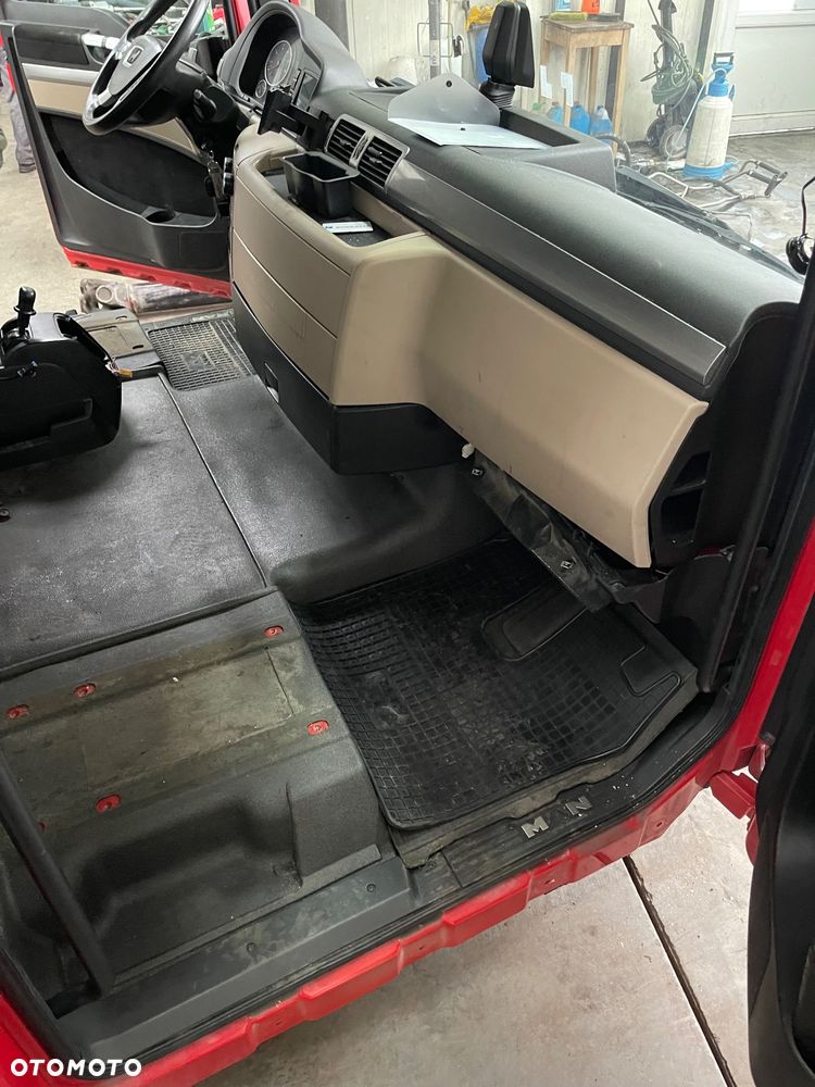 MAN TGX XXL EURO 6 2018 rok KABINA AUTOMAT - 8