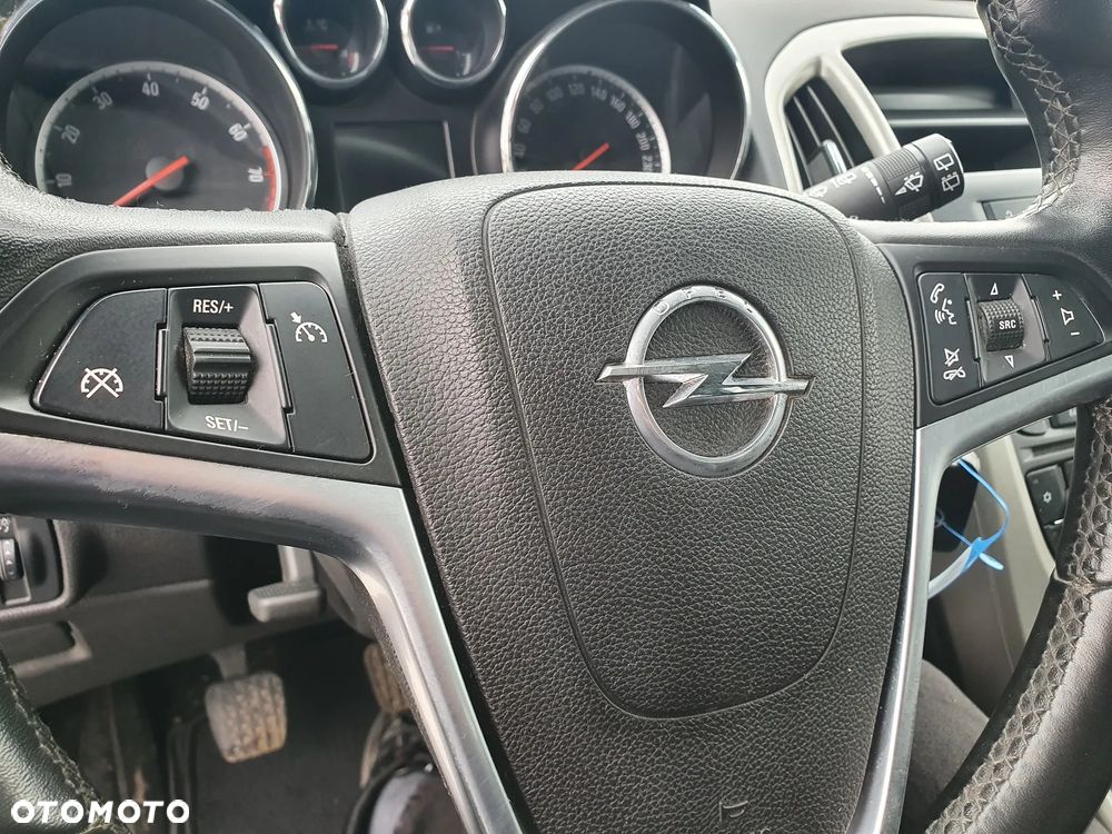 Opel Astra 1.4 Turbo 150 Jahre - 16