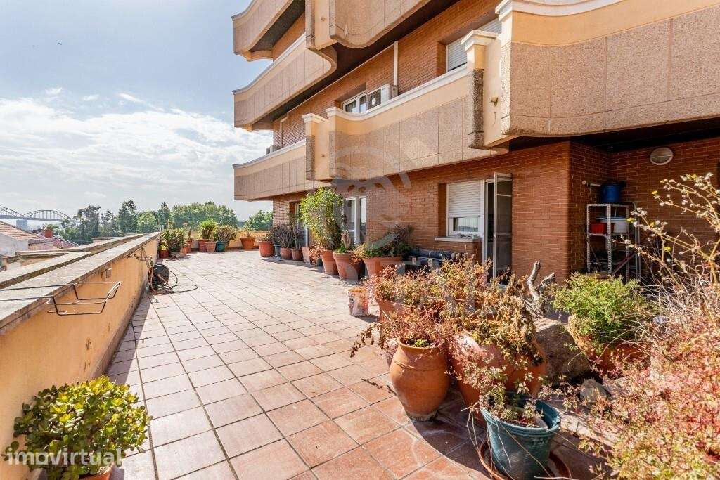 T3 com Terraço de 150m2 e Vista Rio | Edifício Planície – Vila Franca - Grande imagem: 2/30