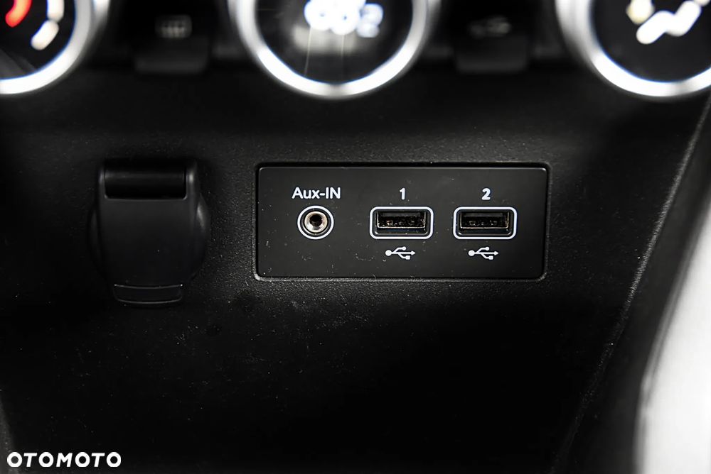 Renault Clio 1.6 E-TECH Techno - 32