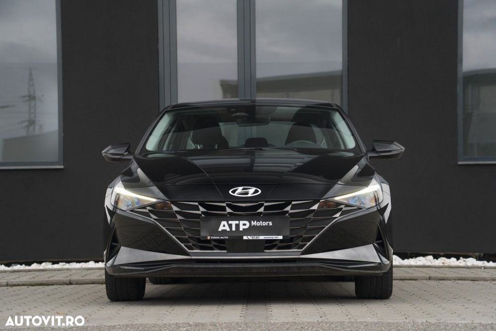 Hyundai Elantra - 2