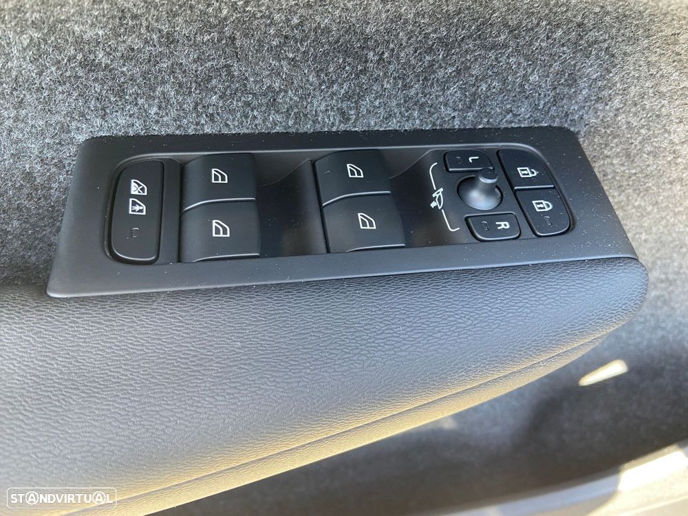 Volvo XC 40 T4 Recharge DKG Core - 11