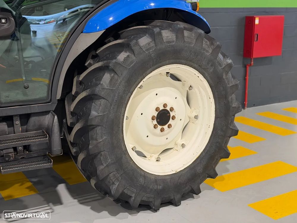 New Holland TD5050 Cabine AC 4RM - 17