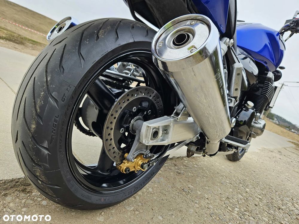 Suzuki GSX - 12