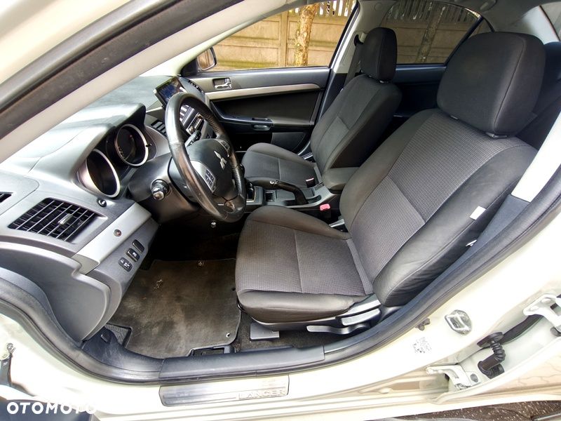 Mitsubishi Lancer 1.8 Invite - 37