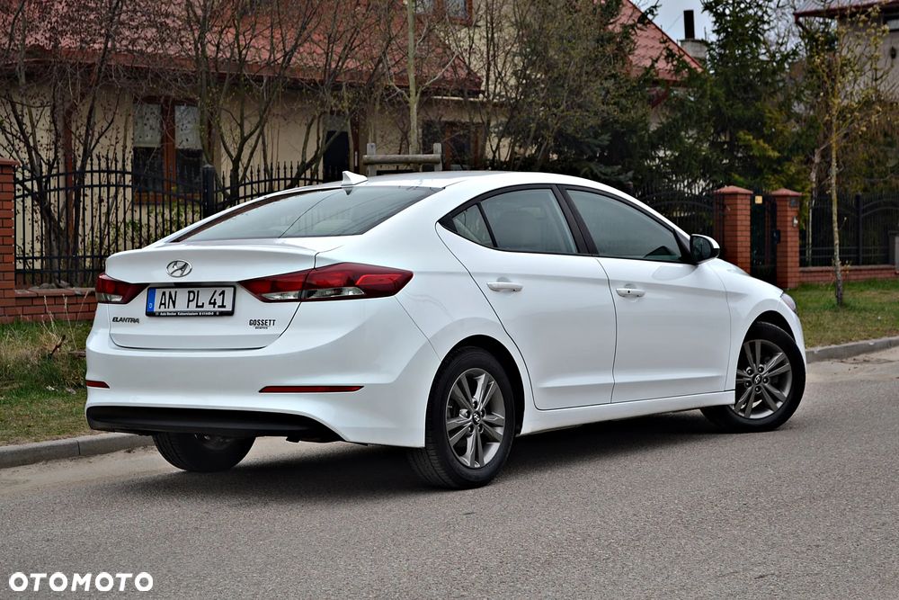 Hyundai Elantra - 15