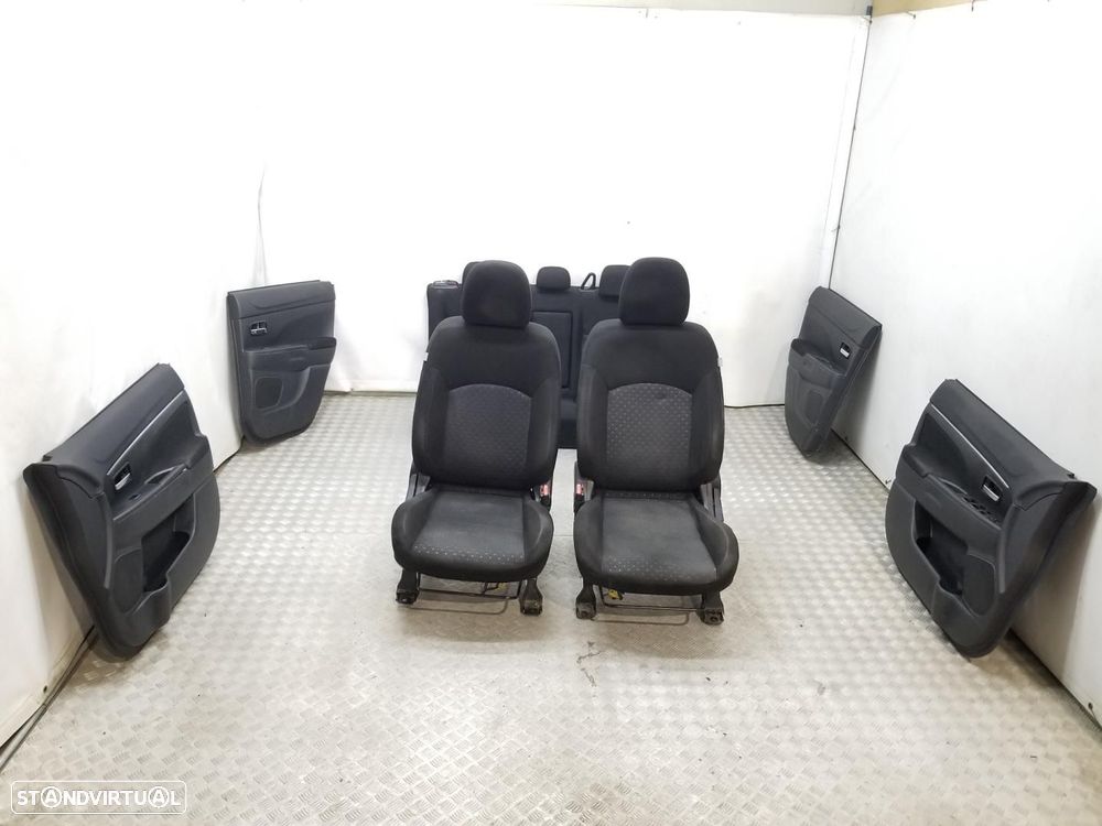 CONJUNTO COMPLETO DE BANCOS MITSUBISHI ASX GA0W - 1