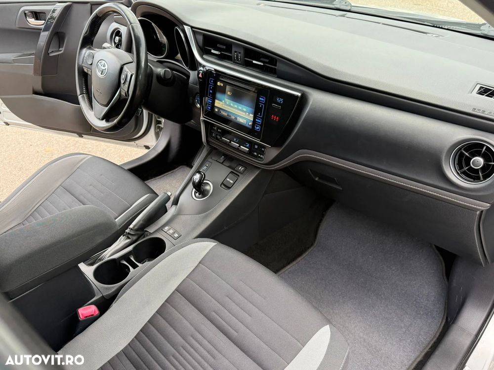 Toyota Auris 1.8 L VVT-i Sol + - 25