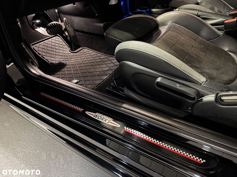 MINI John Cooper Works - 25
