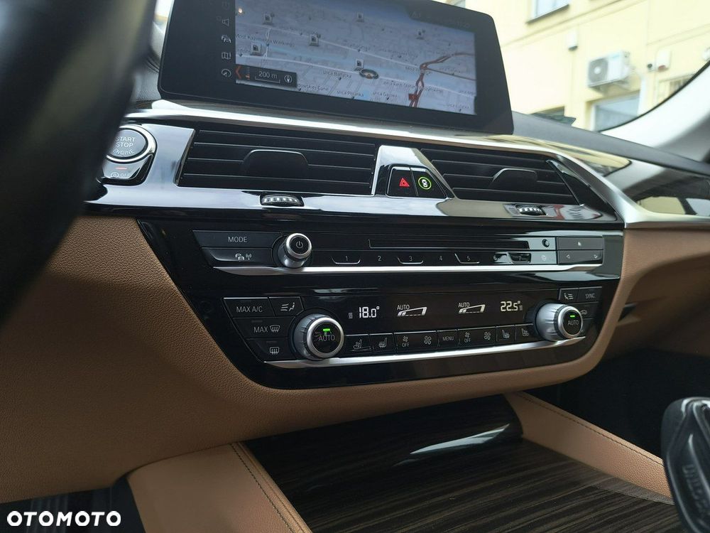 BMW Seria 5 530i Luxury Line sport - 19