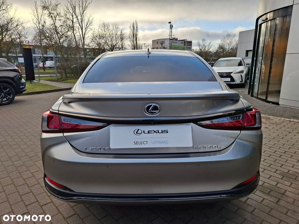 Lexus ES 300h F Sport Edition - 4