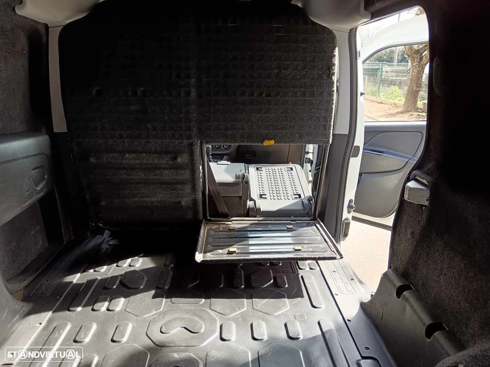 Fiat Doblo 1.6 MTJ MAXI 3 LUGARES - 11