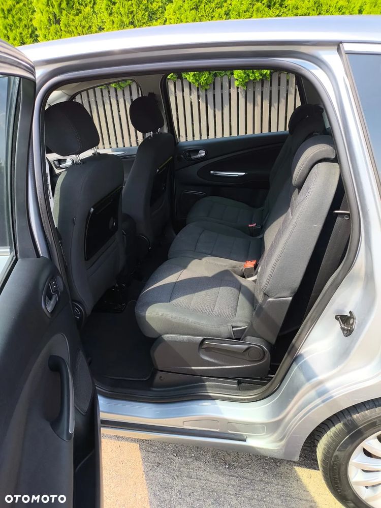 Ford S-Max - 13