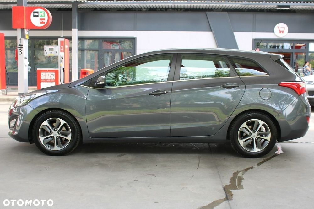 Hyundai i30 blue Kombi 1.4 YES Gold - 40