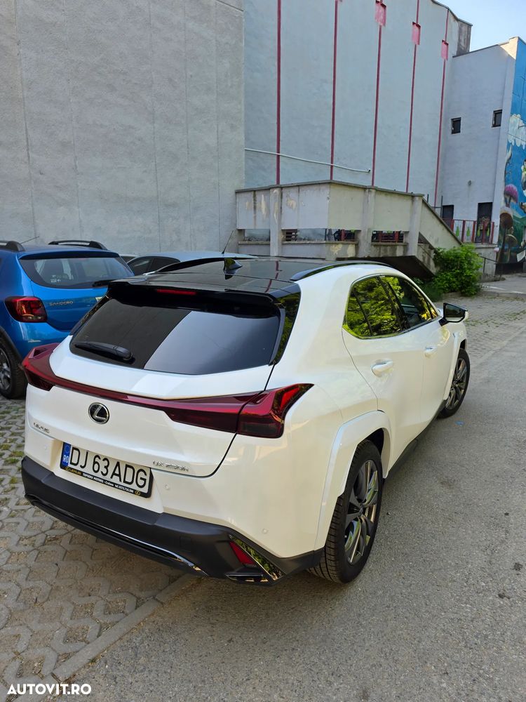 Lexus UX - 3