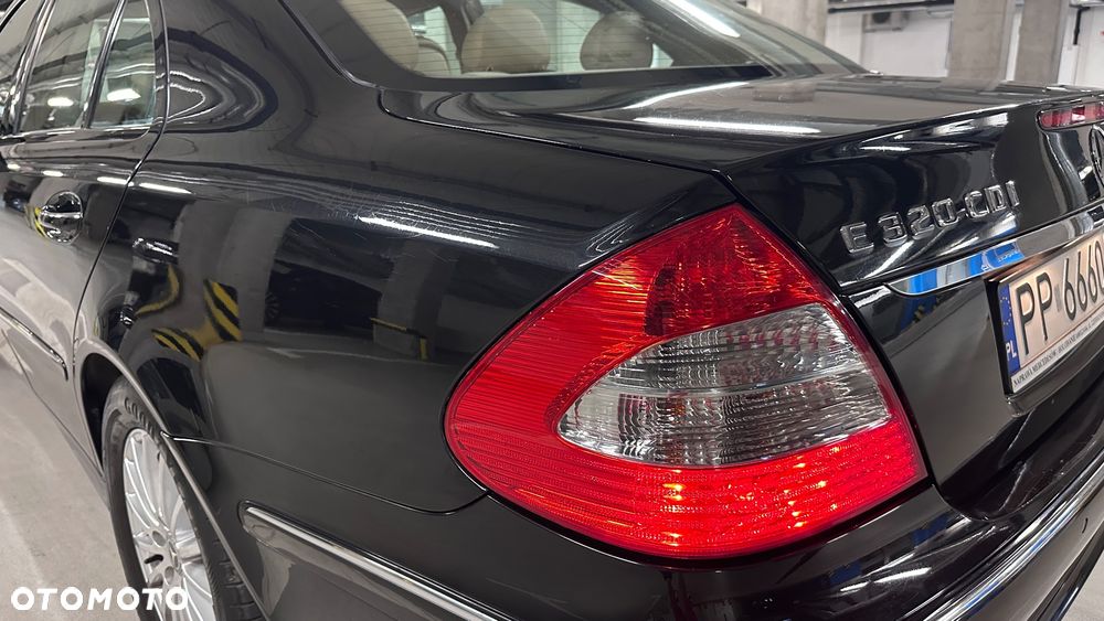 Mercedes-Benz Klasa E 320 CDI 7G-TRONIC Elegance - 34