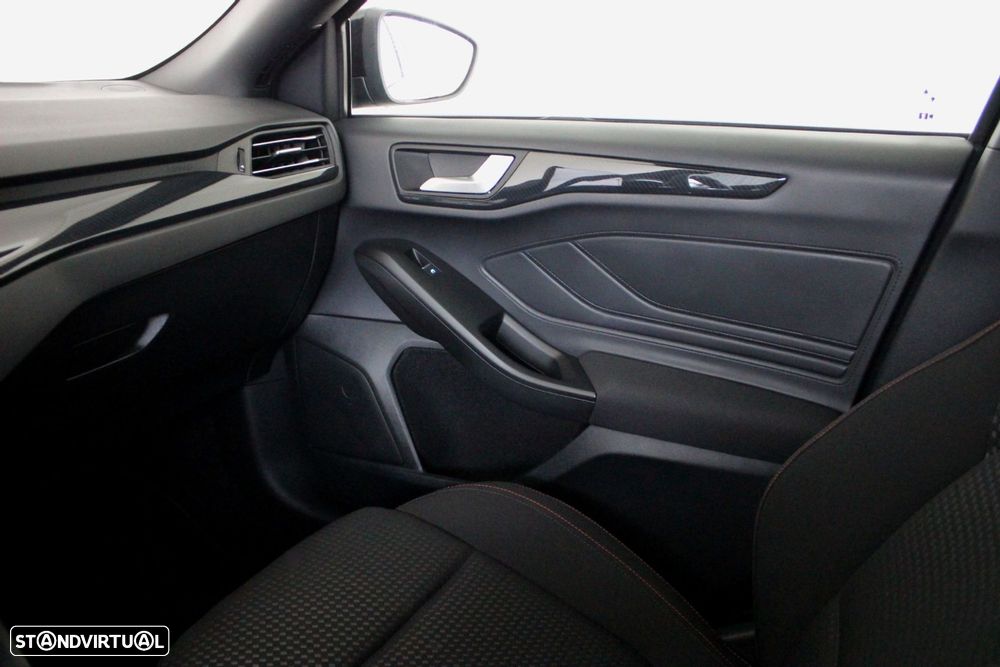 Ford Focus 1.0 EcoBoost MHEV ST-Line - 33