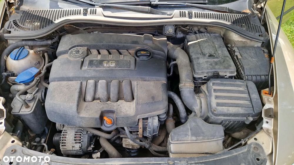 Skoda Octavia 1.6 Ambiente - 12