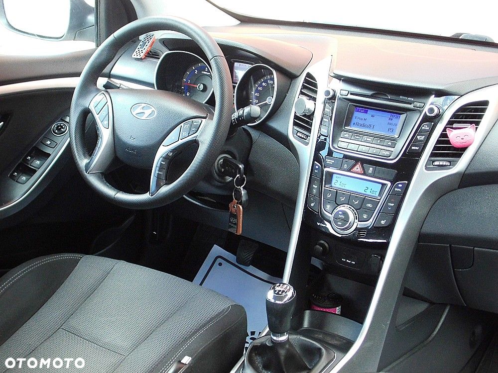 Hyundai i30 1.6 CRDi Fifa World Cup Edition - 24