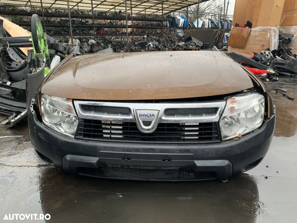Vand fata completa Dacia Duster anul 2011 - 1