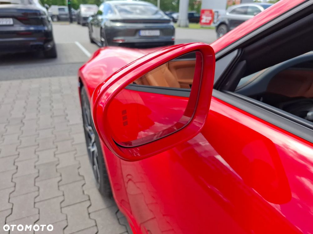 Porsche 911 Carrera 4S - 8