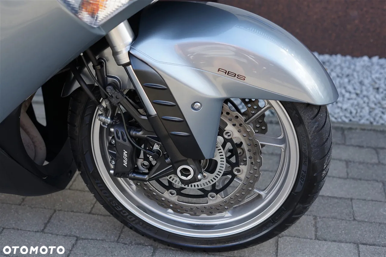Kawasaki GTR - 14