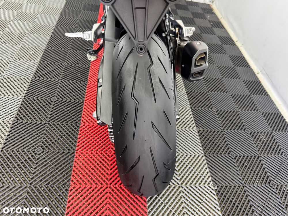 BMW F - 20