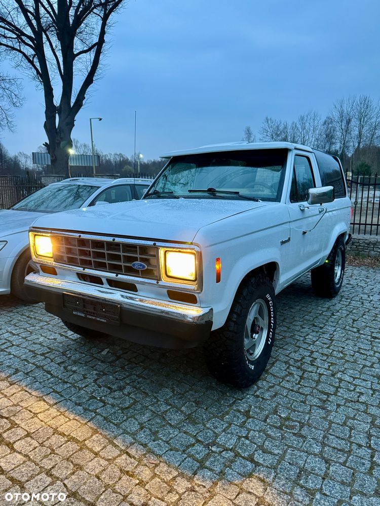 Ford Bronco - 1
