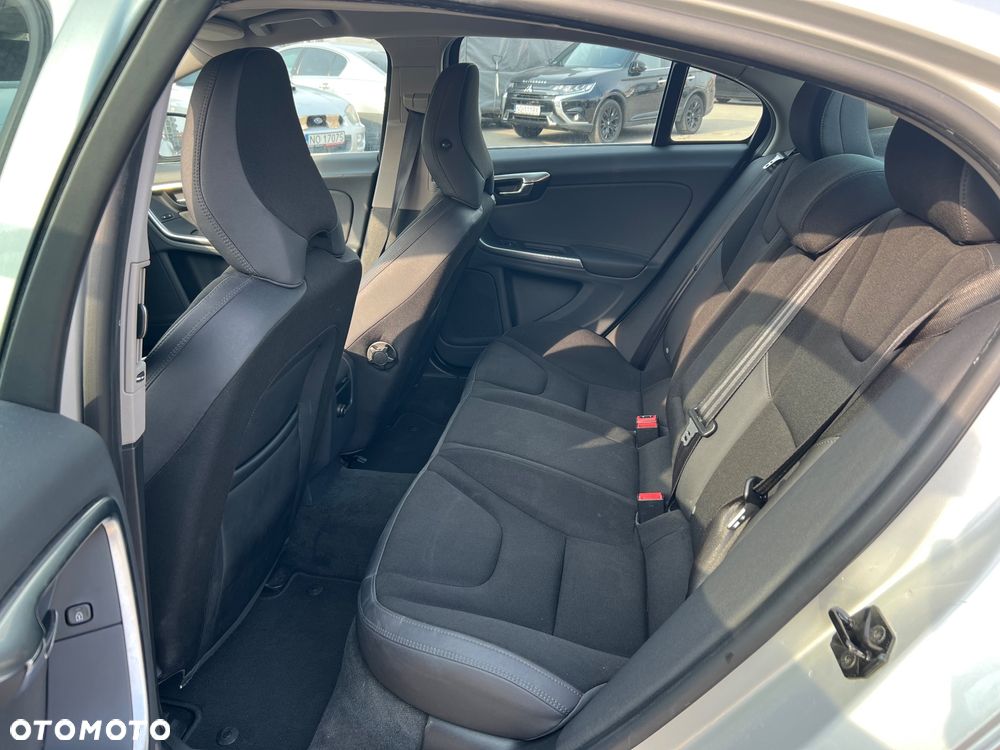 Volvo S60 DRIVe - 16