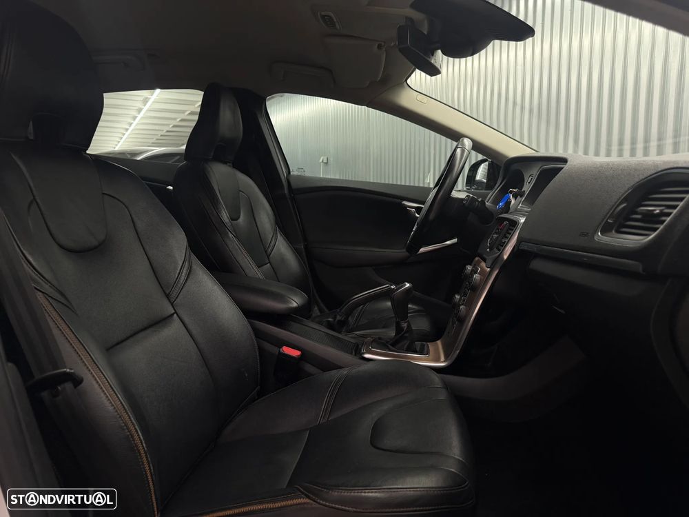Volvo V40 Cross Country 2.0 D3 Momentum - 17