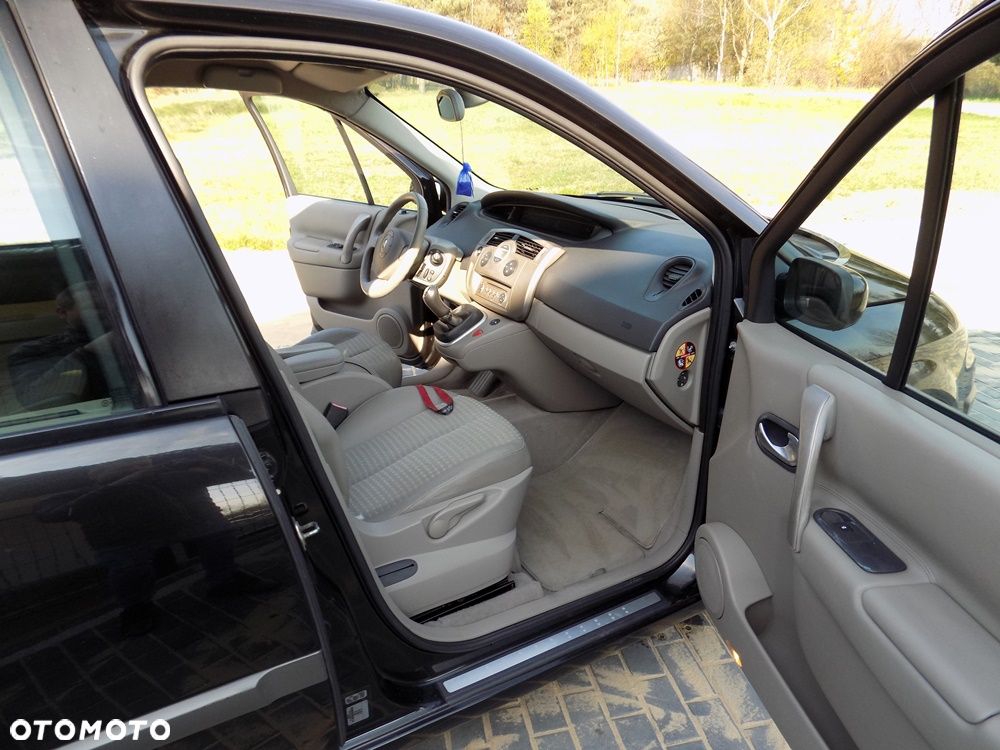 Renault Scenic 1.6 16V Luxe Privilege - 35