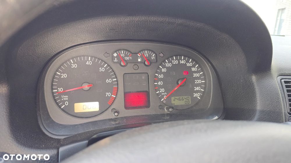 Volkswagen Golf 1.6 Basis - 24