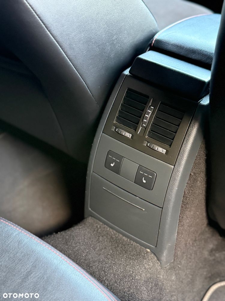 Skoda Octavia 2.0 TDI CR DPF DSG RS - 23