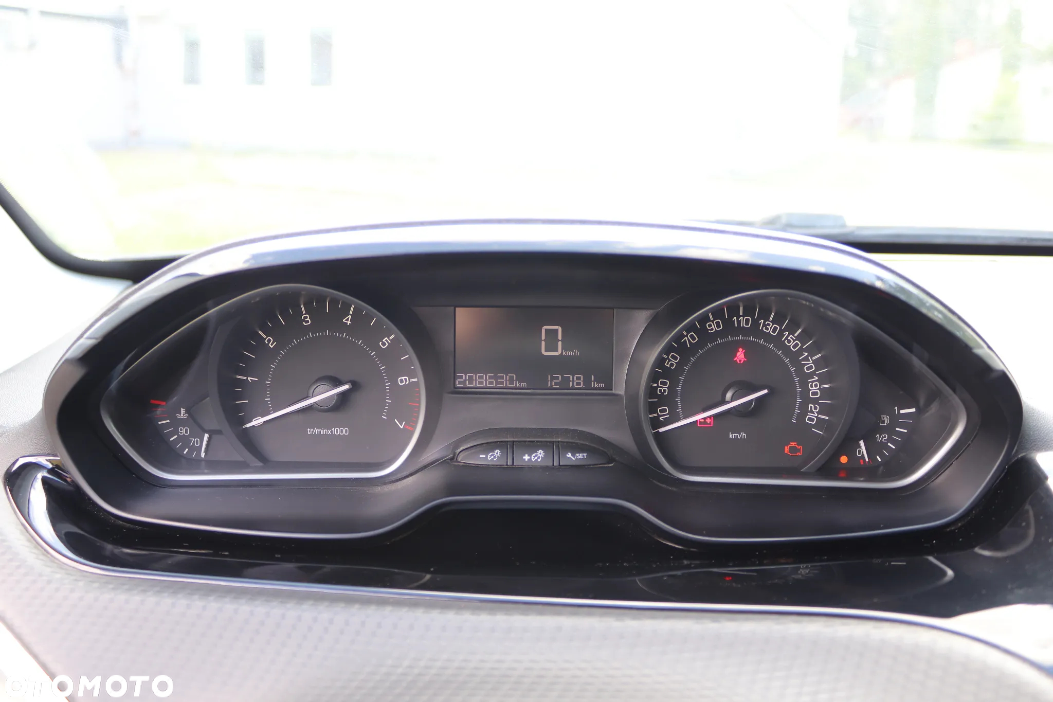 Peugeot 208 1.2 PureTech GPF Signature S&S - 9