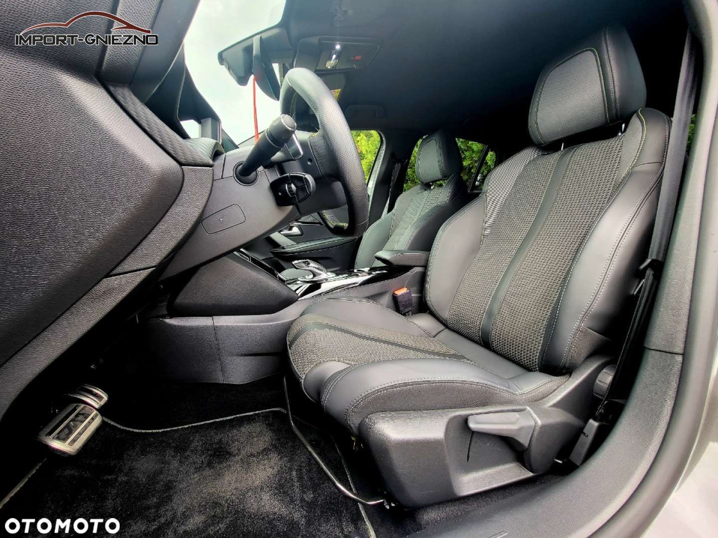 Peugeot 208 - 12