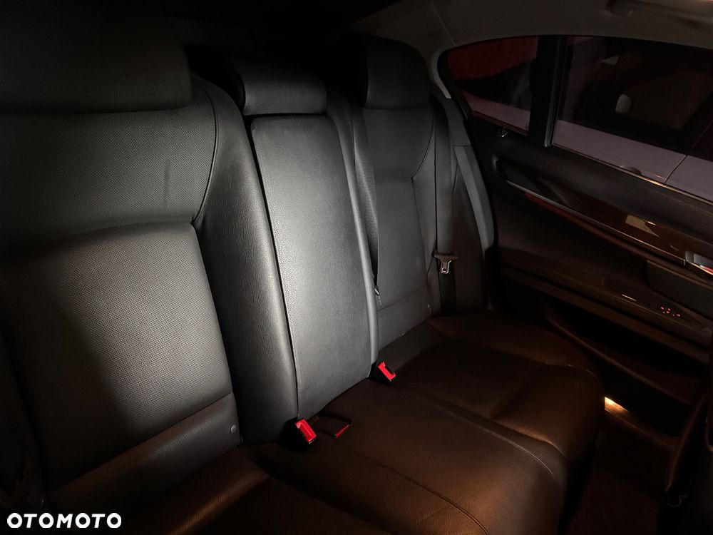 BMW Seria 7 740i - 6