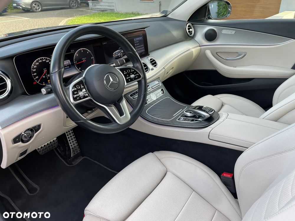 Mercedes-Benz Klasa E 220 d 4-Matic 9G-TRONIC - 33
