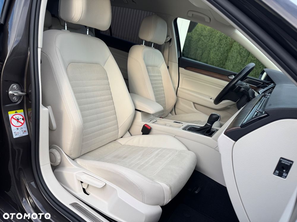 Volkswagen Passat 2.0 TDI (BlueMotion Technology) DSG Highline - 24