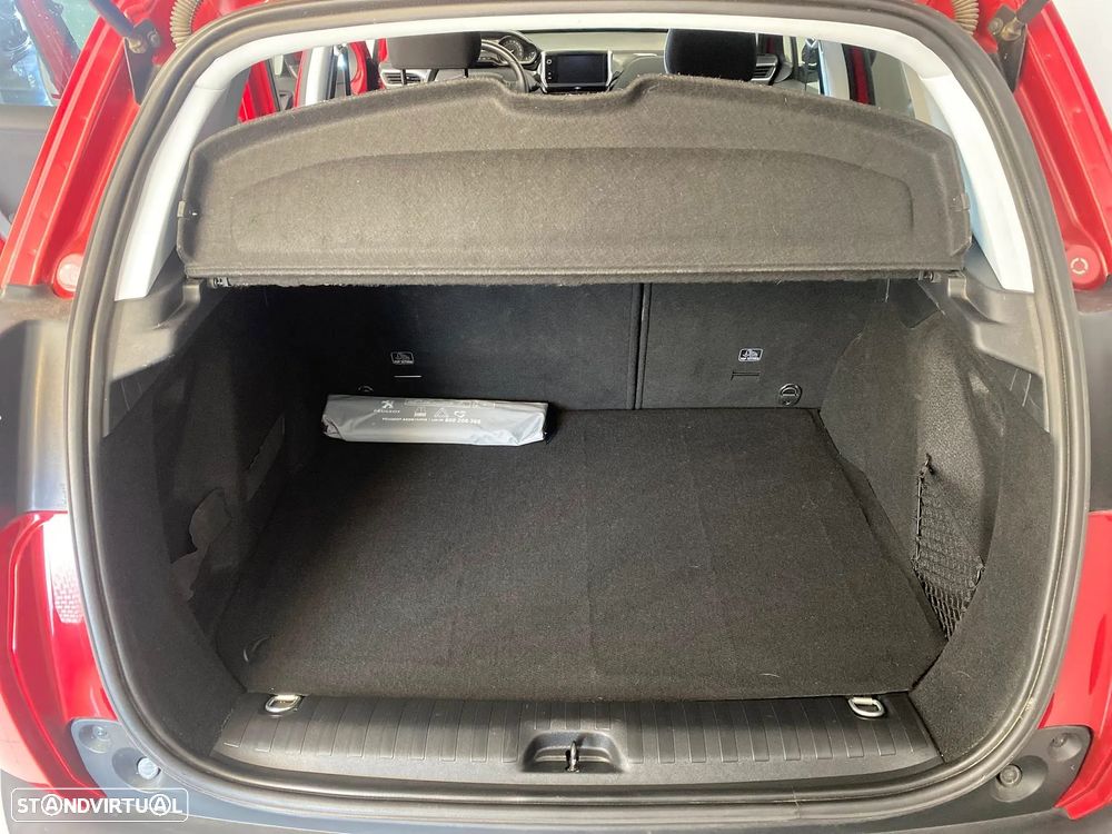 Peugeot 2008 1.2 PureTech Signature EAT6 - 9