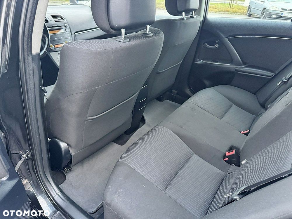 Toyota Avensis - 11