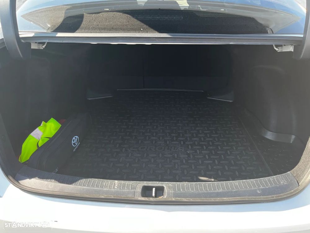 Toyota Corolla SD 1.8 Hybrid Luxury - 9