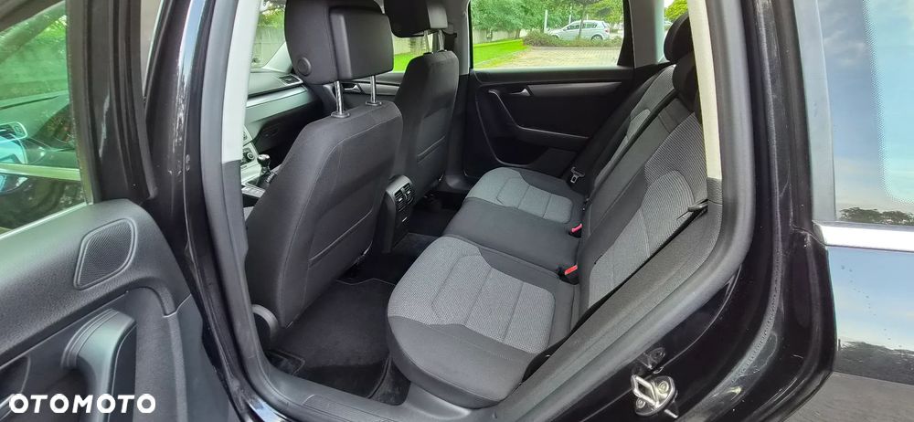 Volkswagen Passat Variant 1.6 TDI DPF BlueMot Comfortline - 19