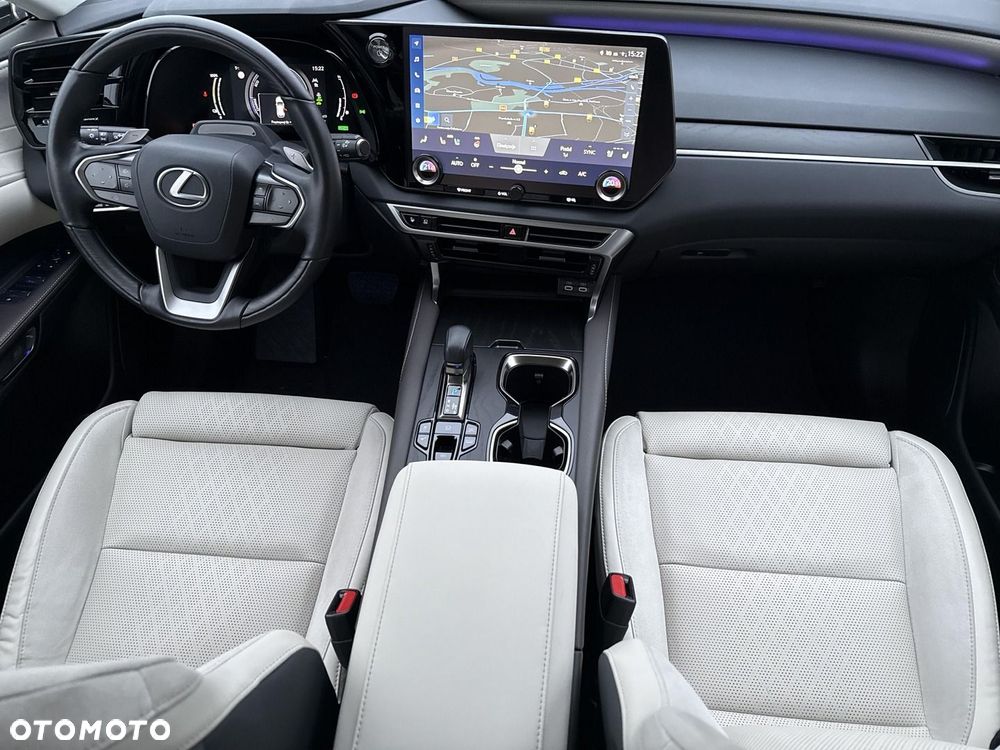 Lexus RX 450h+ Omotenashi - 11